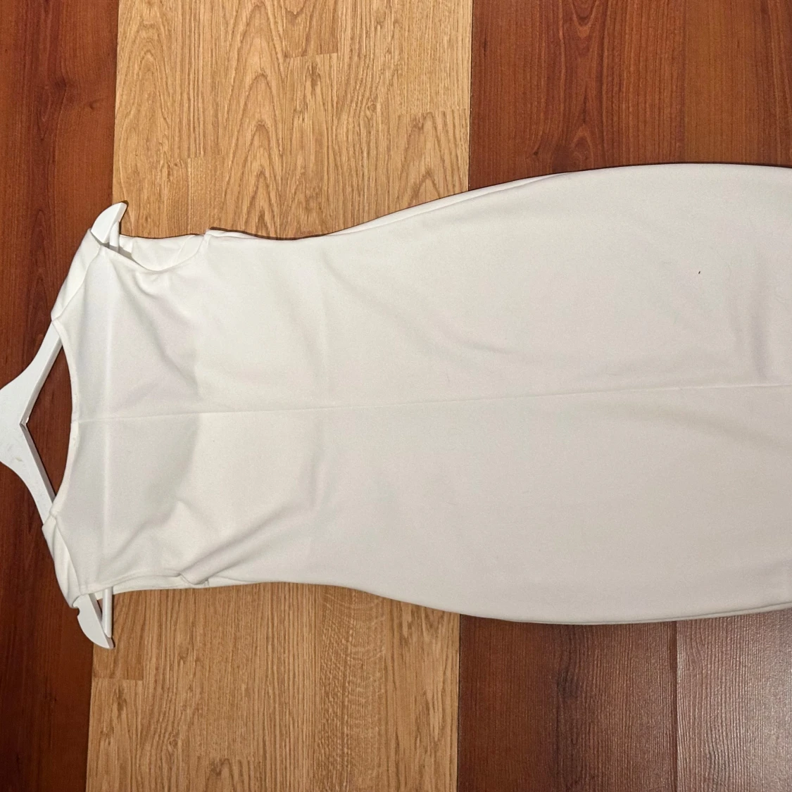 Vit tight klänning från NLY One - 1