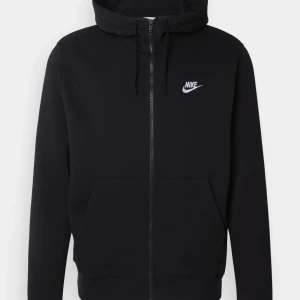 Svart zip-hoodie från Nike - En fin svart Nike hoodie med luva, helt oanvänd.