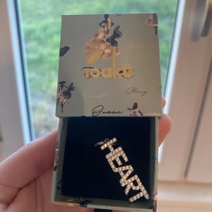 Örhänge från IOAKU🩷 - Snyggt örhänge från ioaku som jag köpte i somras✨ Har inte används så mycke