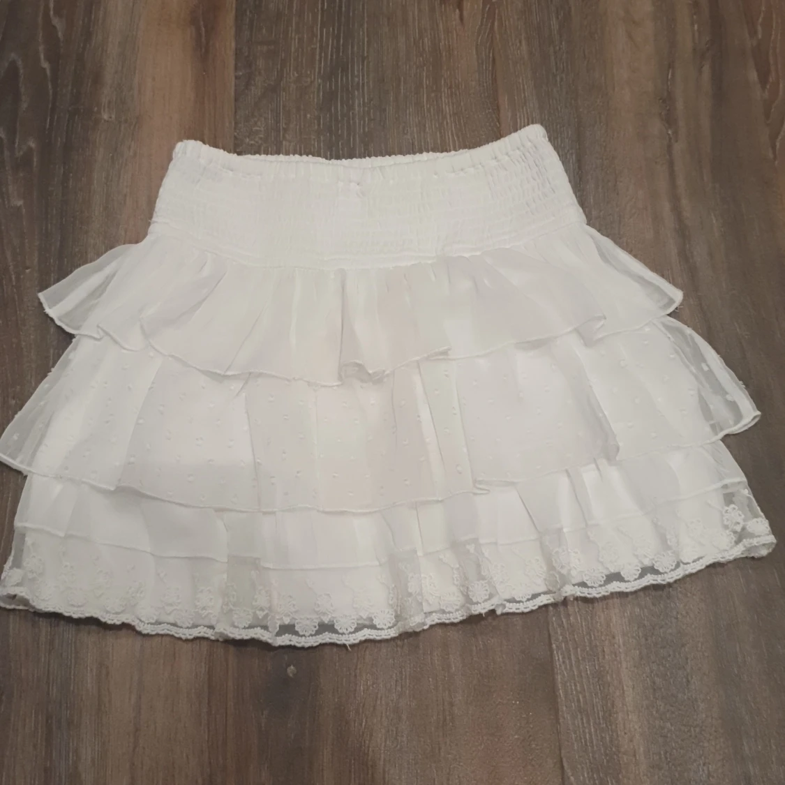 Vit volangkjol från Lindex - 1