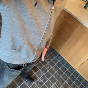 Polo raphl luaren  - Säljer denna snygga tröjan för den börjar bli liten. De är en snygg och skön tröja i bra kvalitet. Bra pris! Hör av er vid funderingar.