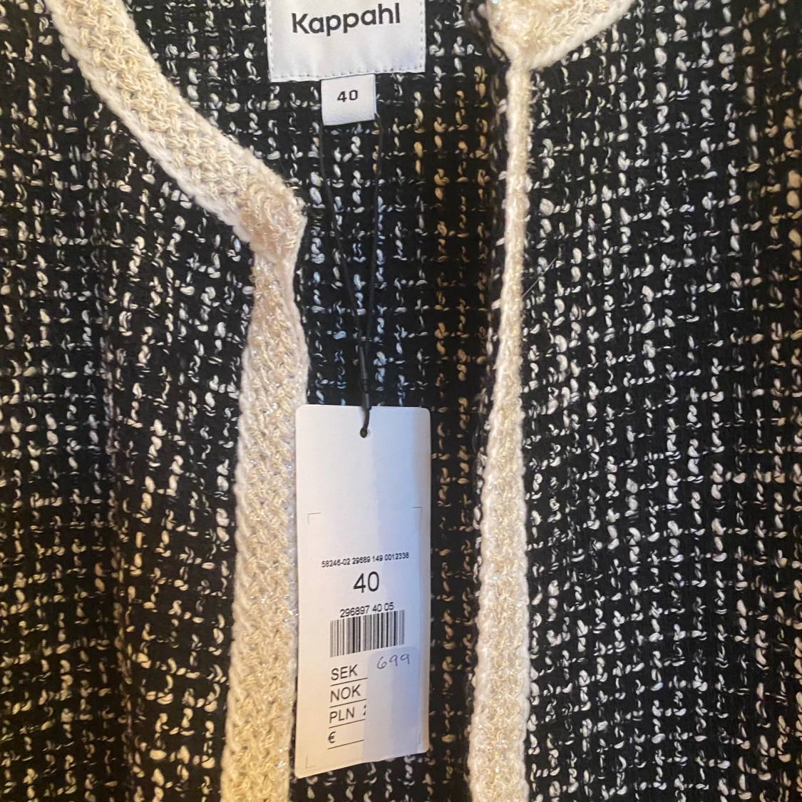 Svartvit kavaj från Kappahl - 4