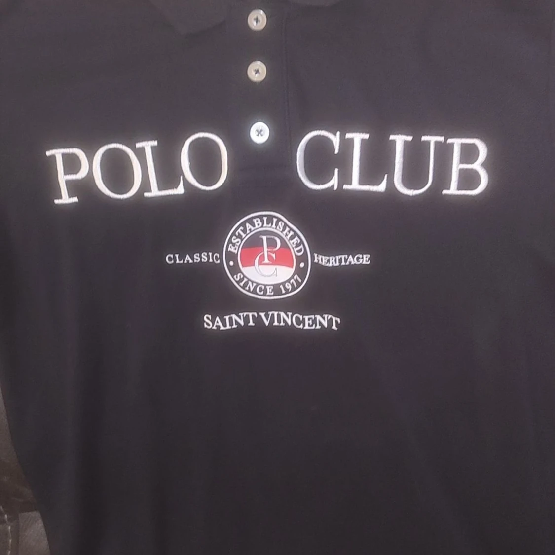 Svart pikétröja från Polo Club Saint Vincent