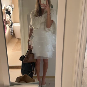 By malina klänning - Min student klänning från bymalina, superfint skick bara använd en gång. Perfekt till student eller midsommar💞 pris kan diskuteras