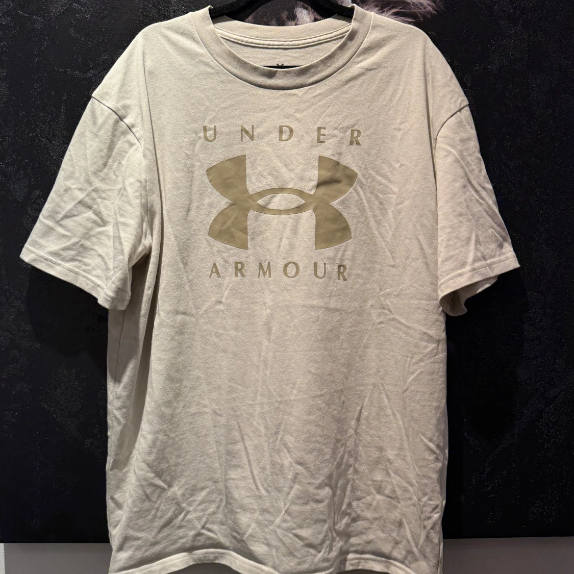 Beige t-shirt från Under Armour heavy weight