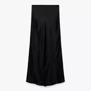 Svart satinkjol Zara - En svart snygg satinkjol från Zara 