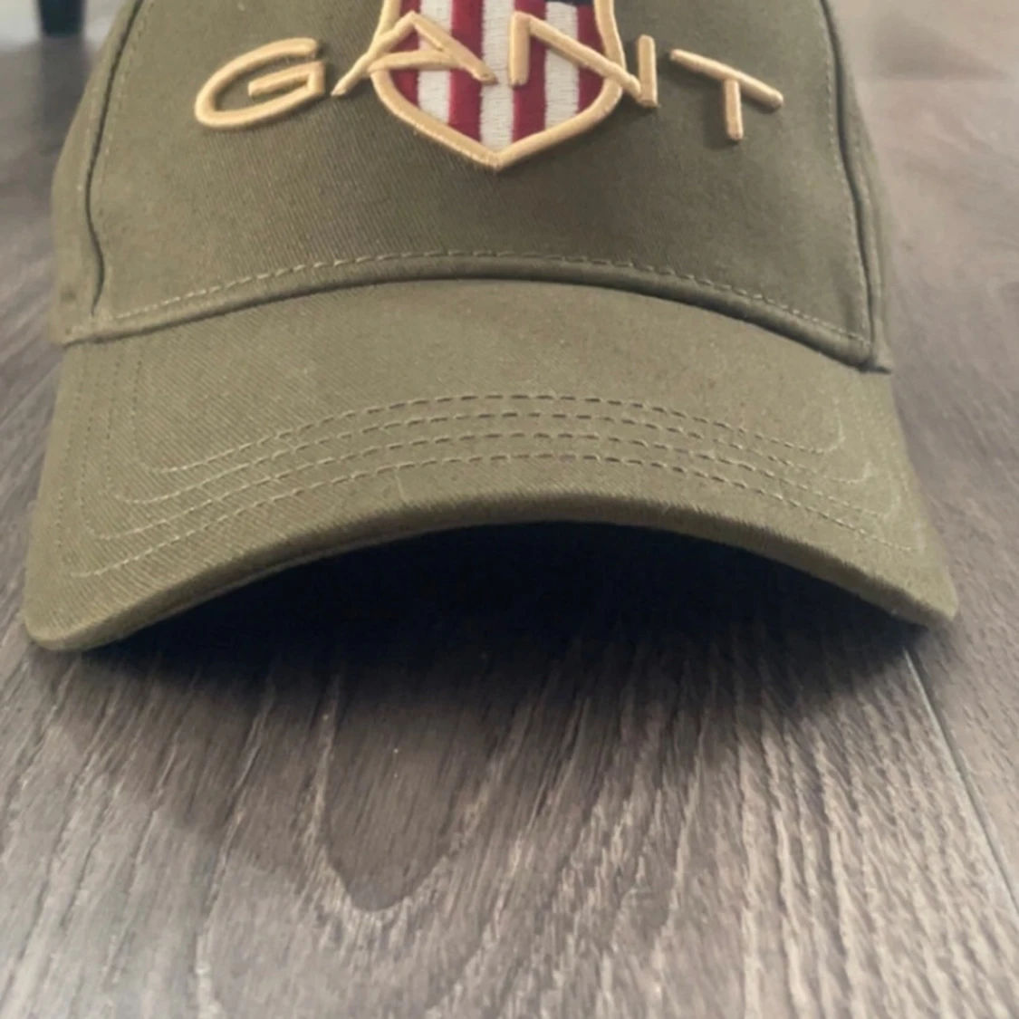 Olivgrön keps från GANT