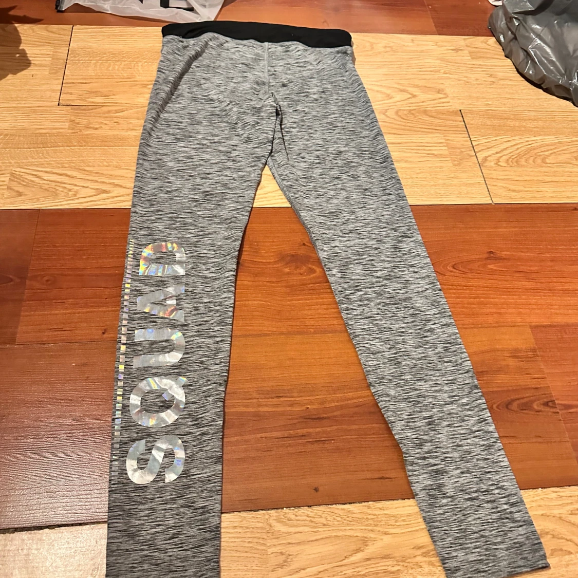 Gråmelerade leggings från H&M Sport - 1