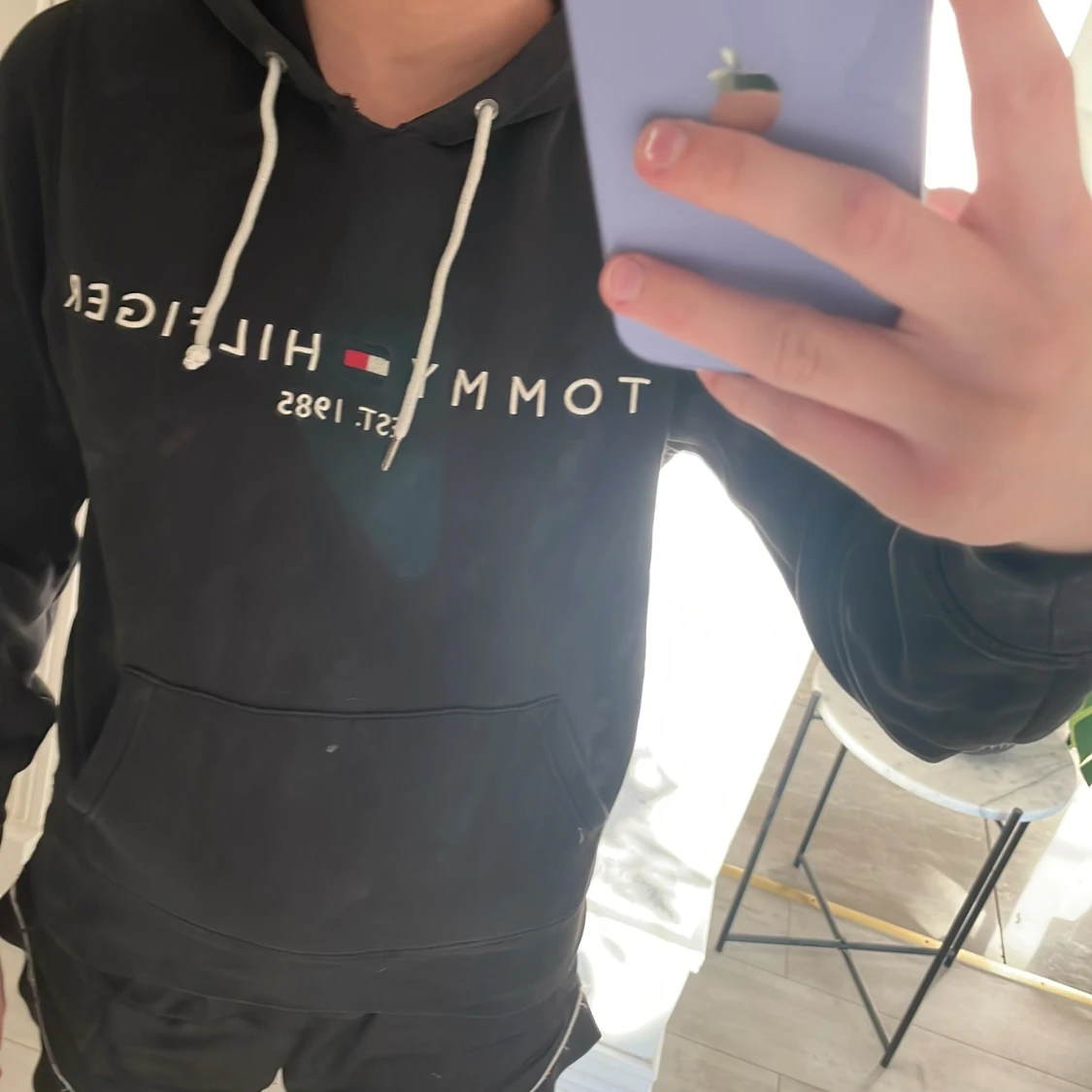 Svart hoodie från Tommy Hilfiger