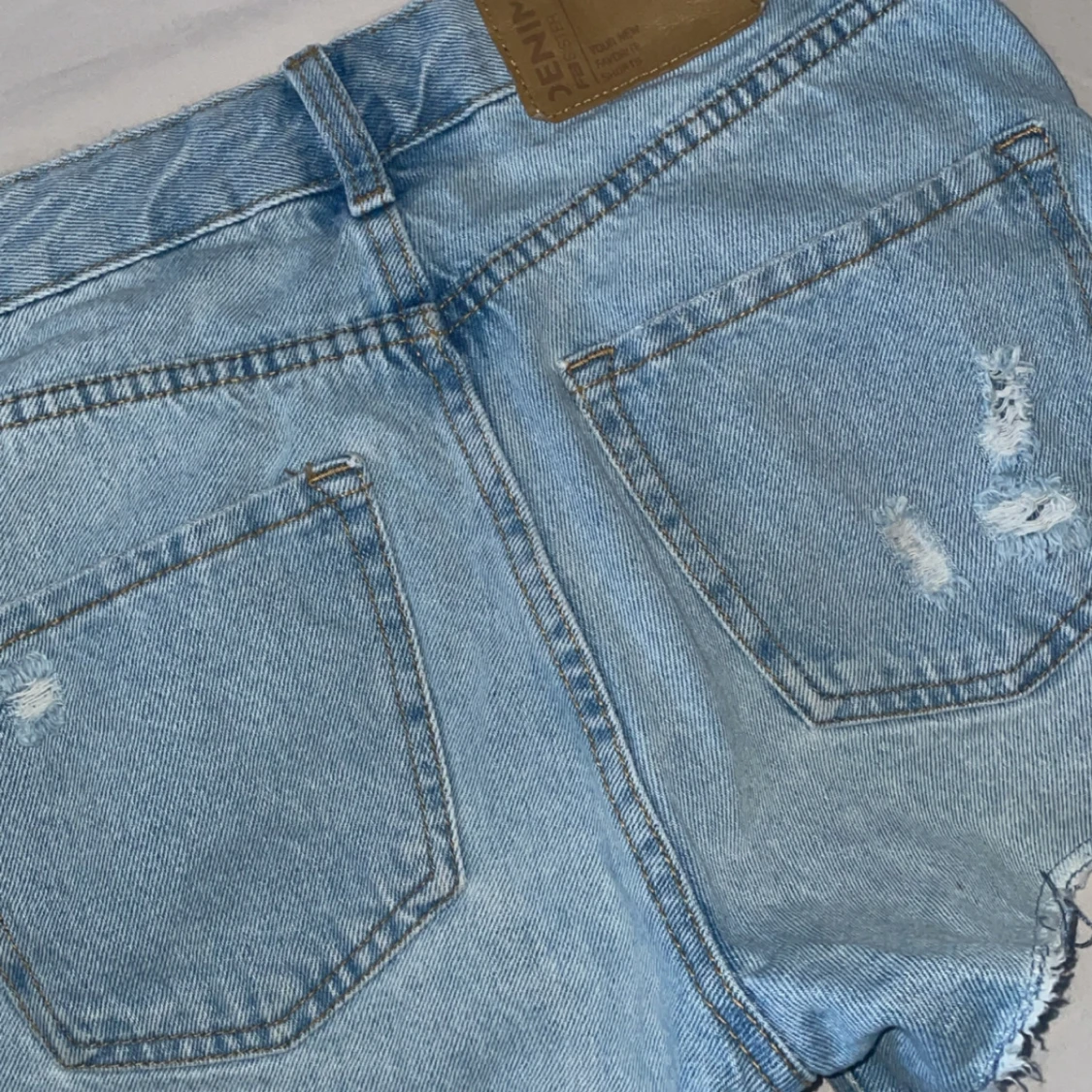 Ljusblå jeansshorts från FASISTER