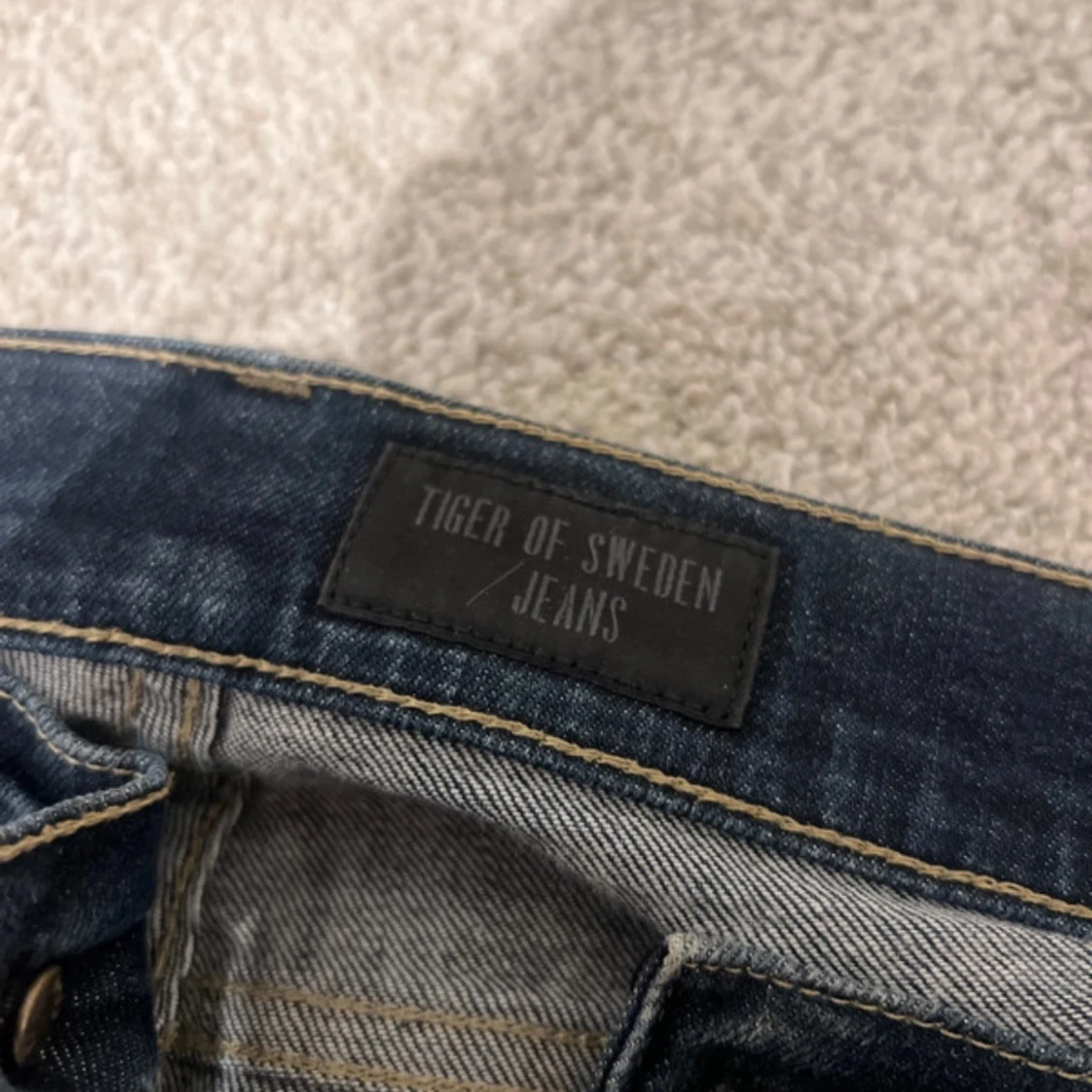 Mörkblå jeans från Tiger of Sweden - 2