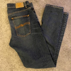 Nudie Jeans Lean Dean - Tja! Säljer nu dessa riktigt feta Nudie jeans i modellen Lean Dean och färgen ”Troubled Sea”. Storleken är 32/32 och de är endast använda 3 gånger, därav är skicket 10/10! Nypris ligger på 1600kr. Hör av dig vid minsta fundering!