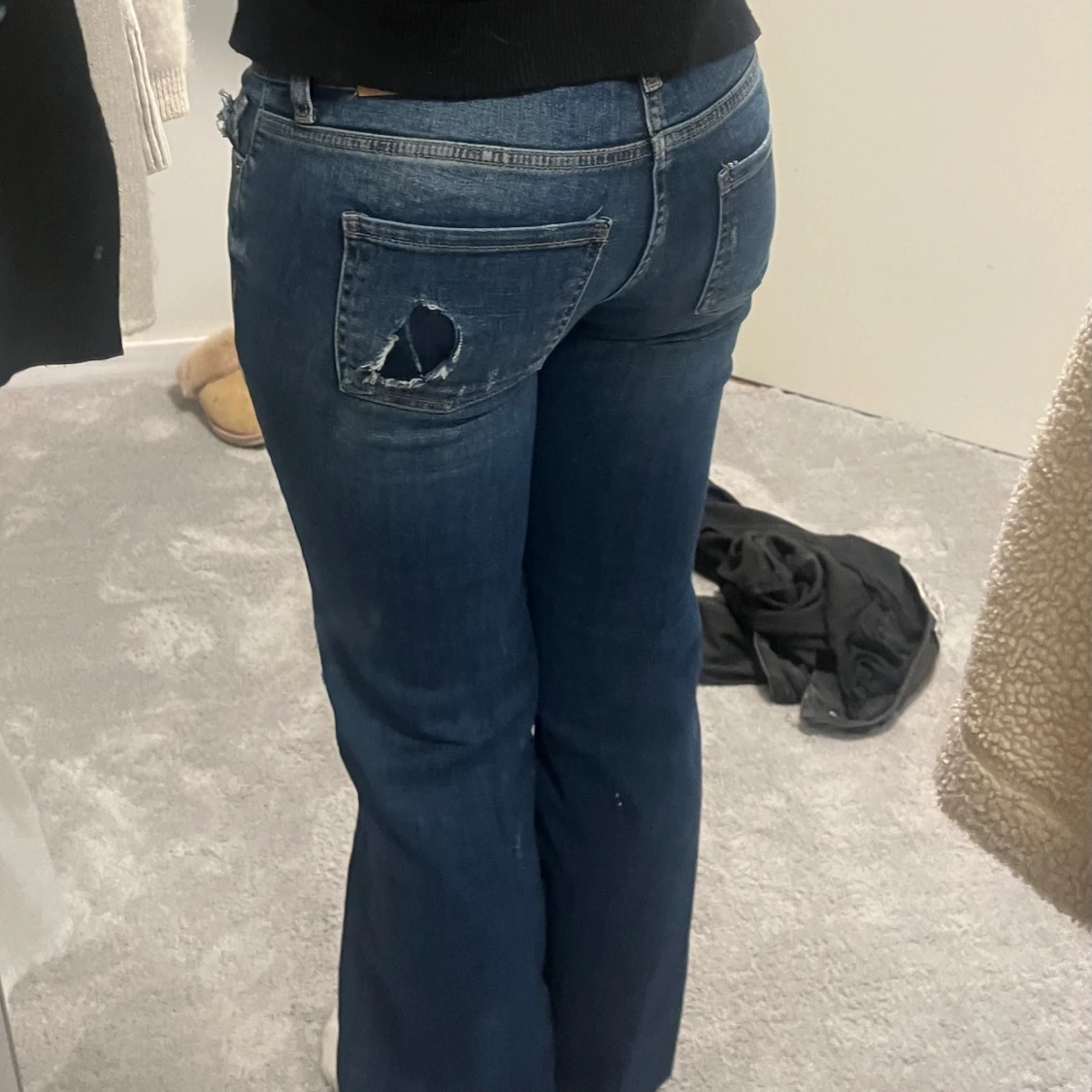 Low waist bootcut med slitningar - 1