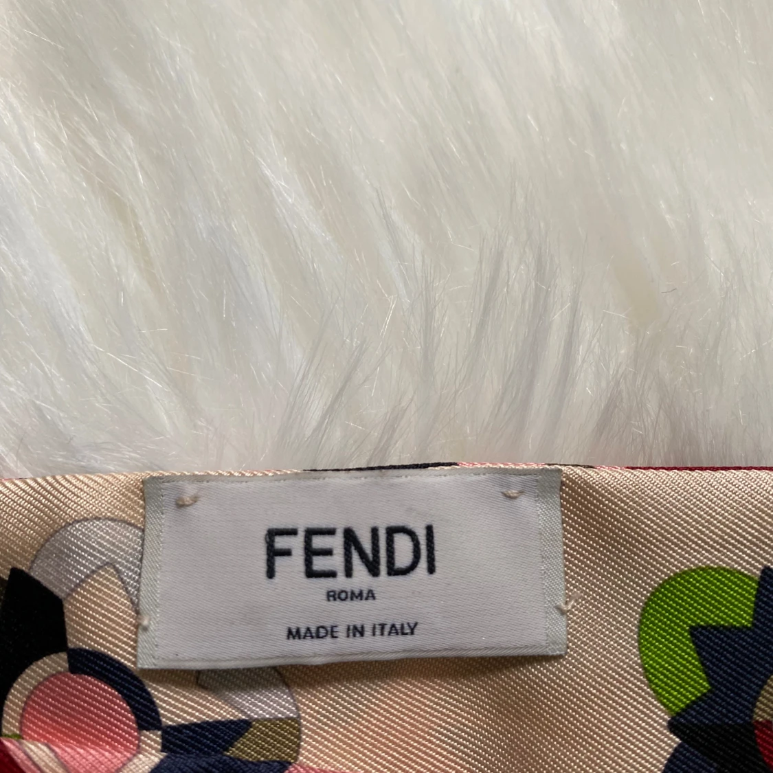 Mönstrad sidenscarf från Fendi - 3