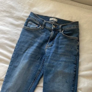 Blå bootcut jeans från Perfect Jeans - Snygga blå bootcut jeans från Gina tricot💓 säljer då jag vuxit ur dom.  