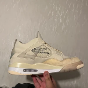 Off-white Jordan 4 - Använda men i bra skick. Kan mötas upp i Sthlm