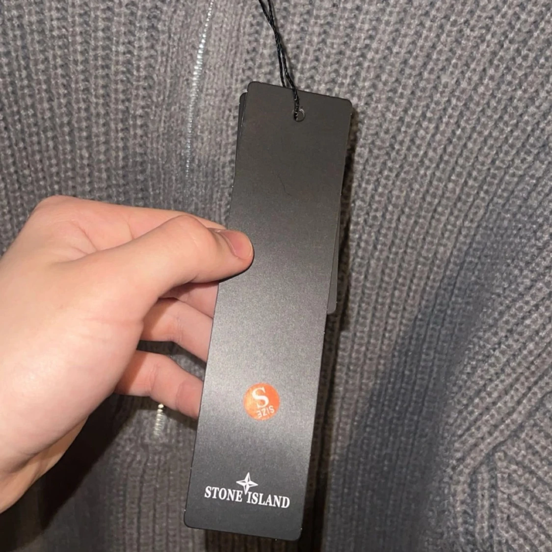 Grå stickad tröja från Stone Island - 4