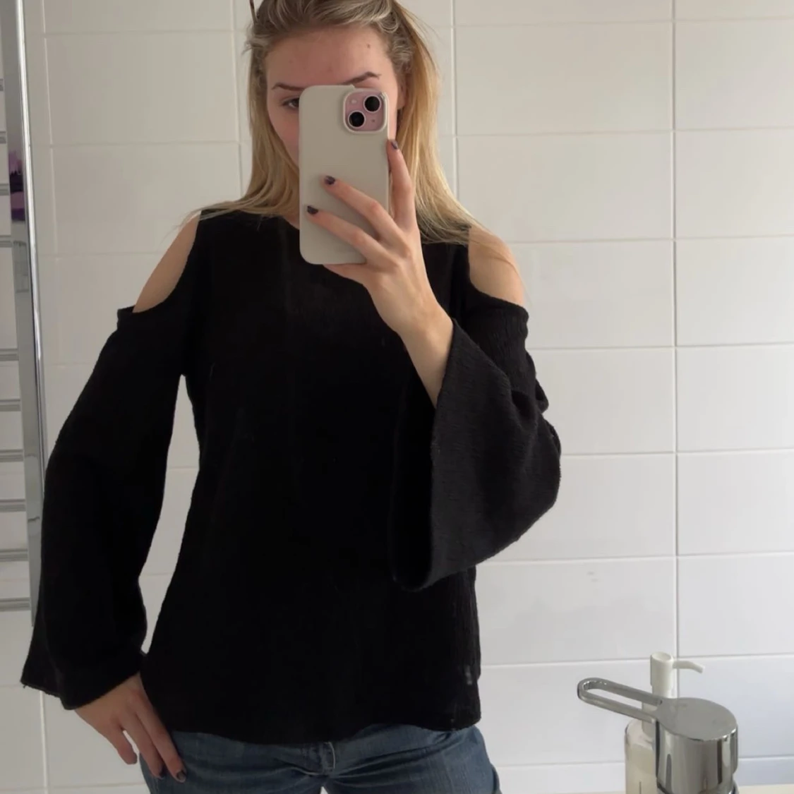 Svart cut-out blus