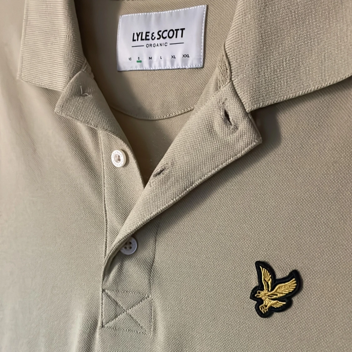 Beige pikétröja från Lyle & Scott - 1
