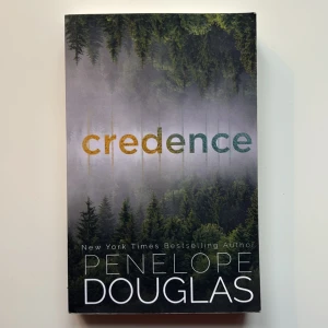 Credence - Säljer boken 'Credence' av Penelope Douglas. Läst men i väldigt bra skick! Engelsk bok 💞