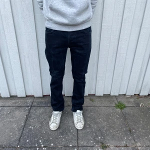 Nudie Jeans  - Nudie jeans - Modell: Grim Tim - Storlek: W32/L30 - skick: 9/10- Nypris runt 2000kr 