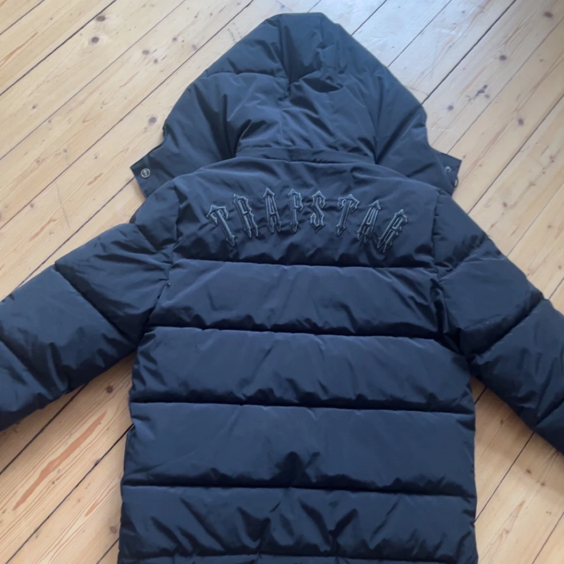 Svart pufferjacka från Trapstar - 1