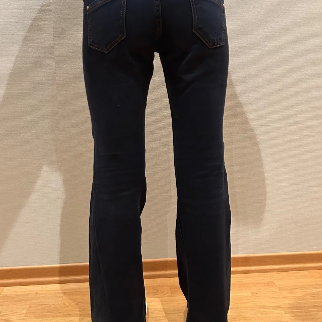 Mörkblå bootcut jeans med dragkedjor - 1