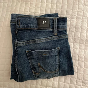 Ltb jeans - Säljer dessa snygg LTB jeans! Jag är 175 och storlek är W26 L36💗💗skriv för frågor, priset är diskuterbart!!