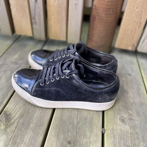 Lanvin - Hej säljer ett par lanvin i bra skick i storlek 41. Bara skorna ingår. Fraktar inom 1-2 dagar