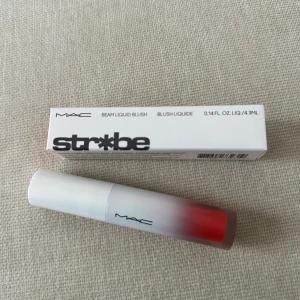 MAC Strobe Beam Liquid Blush i Apricot Jelly - MAC Strobe Beam Liquid Blush i färgen Apricot Jelly. Ej använd 