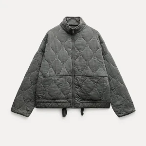 Zara jacka - Fin jacka från Zara, nästintill oanvänd🩷storlek xl  men passar xs-m. Skriv innan du trycker på köp nu! ☺️