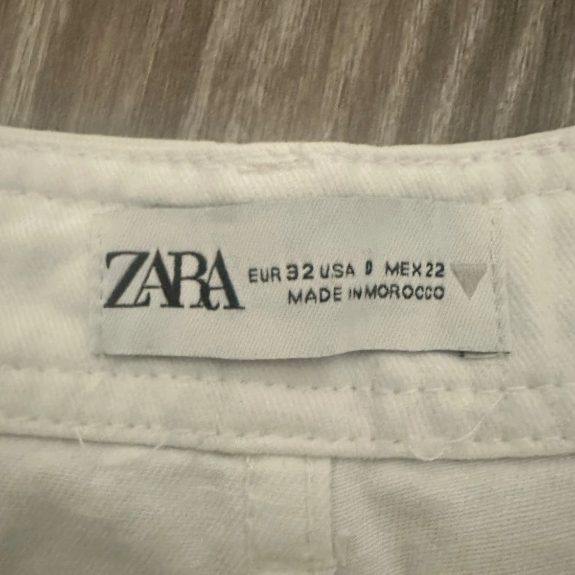 Vita cargobyxor från Zara