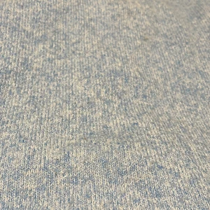 Ljusblå stickad tröja från Vero Moda - Supermysig ljusblå stickad tröja från Vero Moda i storlek XS. Tröjan har rund halsringning, långa ärmar och ribbade muddar vid ärmslut och nederkant. Perfekt för lager-på-lager under kyliga dagar.