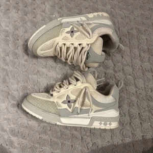 Louis Vuitton skate -  Lite smutsiga men går att tvätta. Pris kan diskuteras