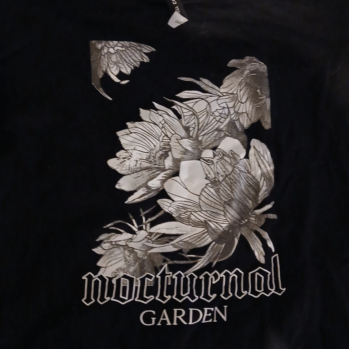 Svart t-shirt Nocturnal Garden S - 3
