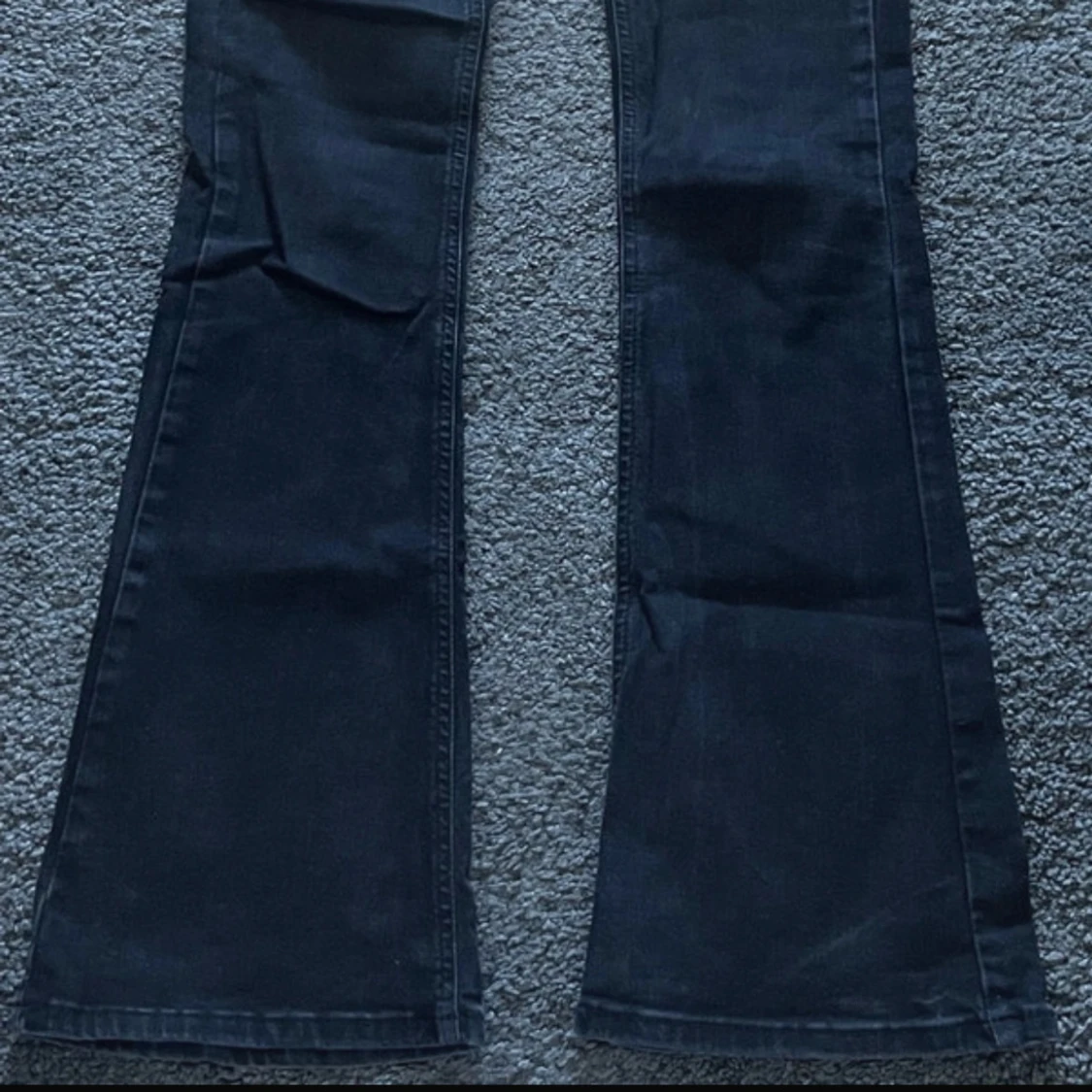 Svarta bootcut jeans - 2