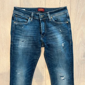 Jack & Jones jeans  - Jack & Jones jeans | Skick - 9/10 | Size - 33/30 (passar 32/30) |  Fraktar via postnord eller instabox på köparens bekostnad | Hör av dig vid minsta fråga eller fundering // RDL