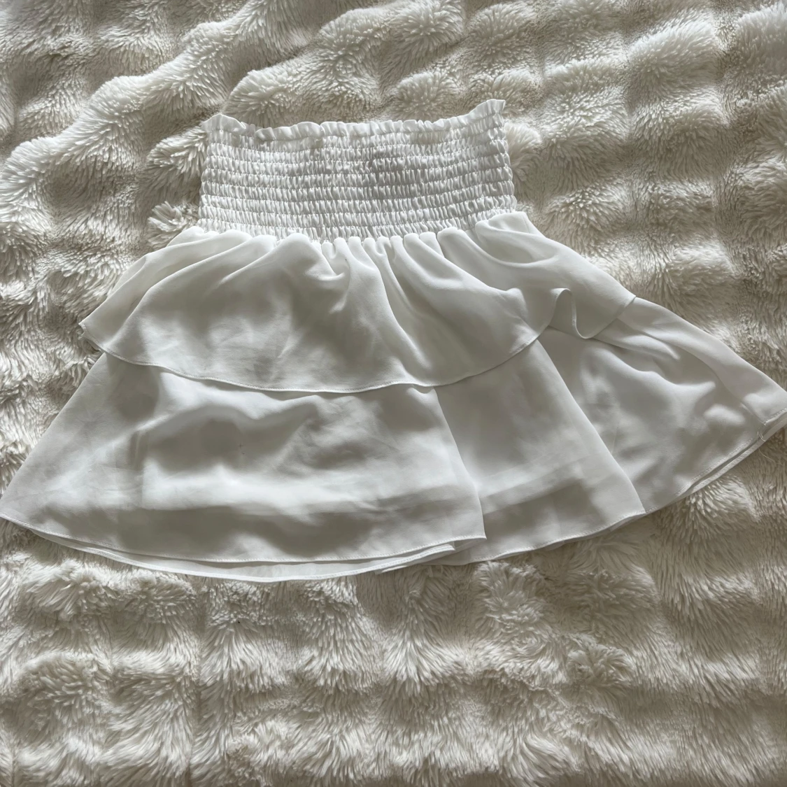 Vit volangkjol med resårmidja - 1