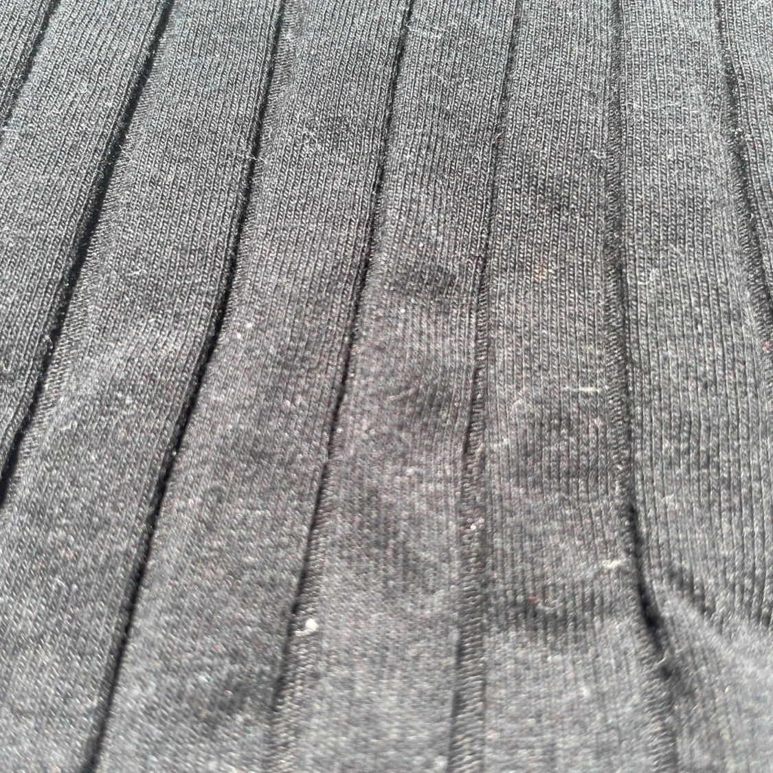 Svart ribbad ärmlös polotopp - 4