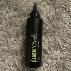 tanning liquid tanrevel  - vätska tanning liquid från tanrevel i färgen luxury dark! lite mer än halva kvar 💕