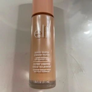 e.l.f. Halo Glow Liquid Filter Fair - e.l.f. Halo Glow Liquid Filter i nyansen Fair (Shade 0) Fick hem för några dagar sen så har testat den en gång men den var för ljus, när den kom hade den en spricka i korken men jag kunde ej skicka tillbaka den för att jag redan provat den en gång därav säljer jag den här för ett billigare pris🙂🩷