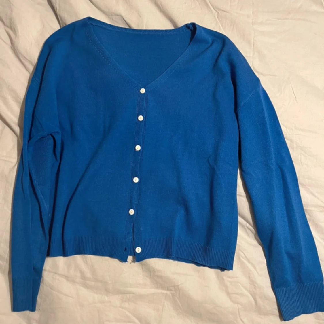 Blå kofta med knappar