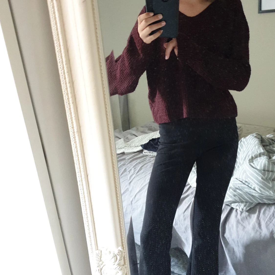 Vinröd stickad v-ringad tröja - 1