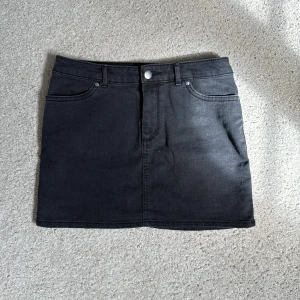 Jeanskjol - As najs jeanskjol som tyvärr inte passar mig❤️