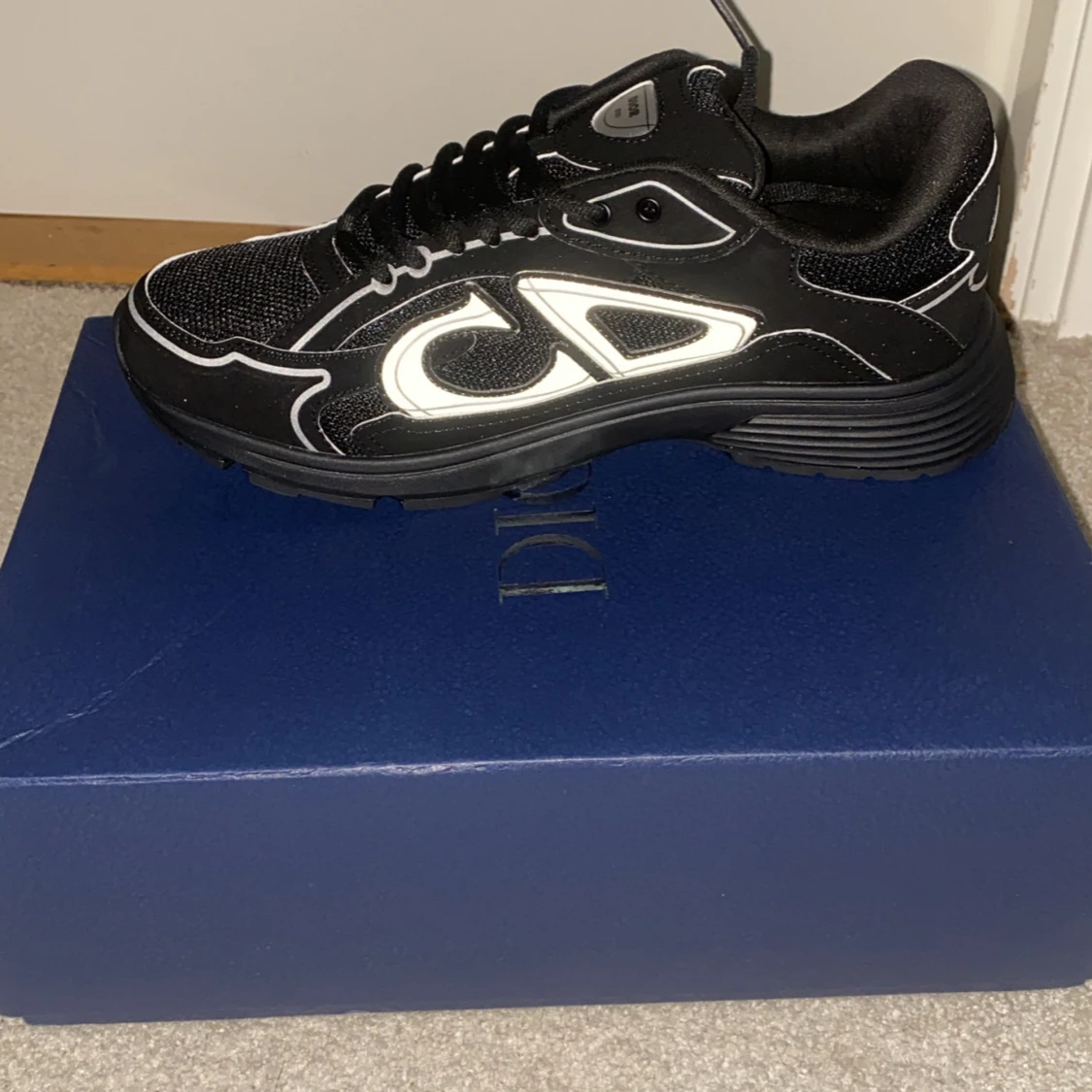 Svarta B30 sneakers med reflekterande detaljer - 1