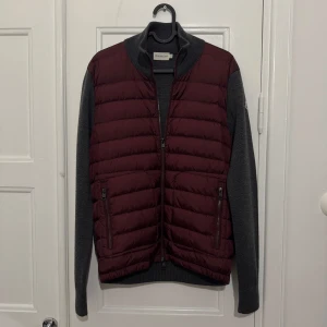 Moncler cardigan - Size: Medium Pit to pit: 52cm Excellent Condition! Color: Burgundy / Grey Comes with: Nothing 