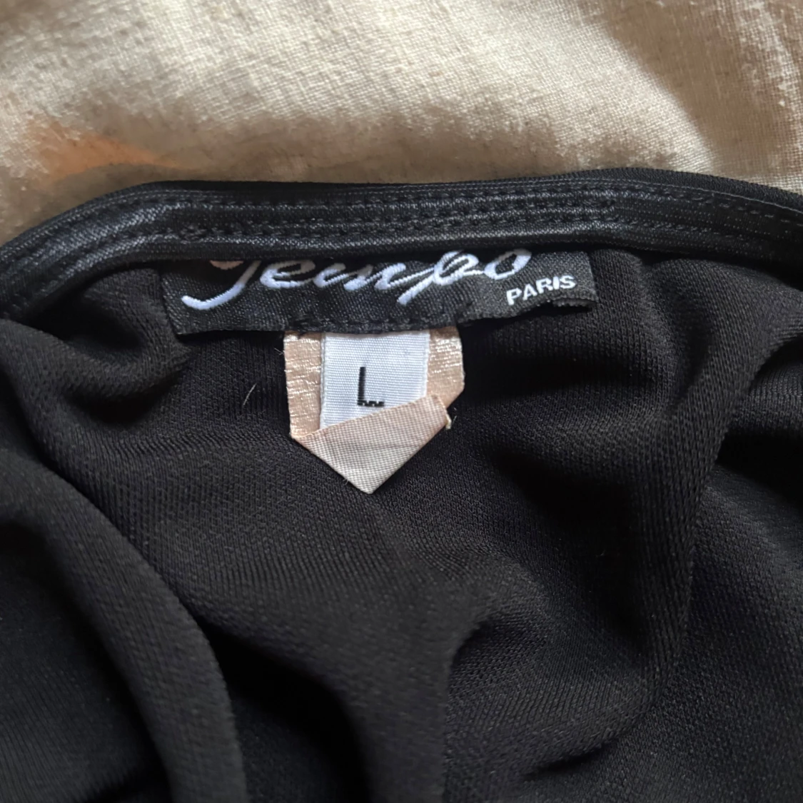 Svart linnetopp från Tempo Paris - 2