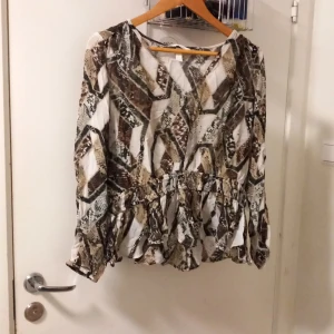 Blusa  - Super fin blusa i bra skick använt få tal gånger.