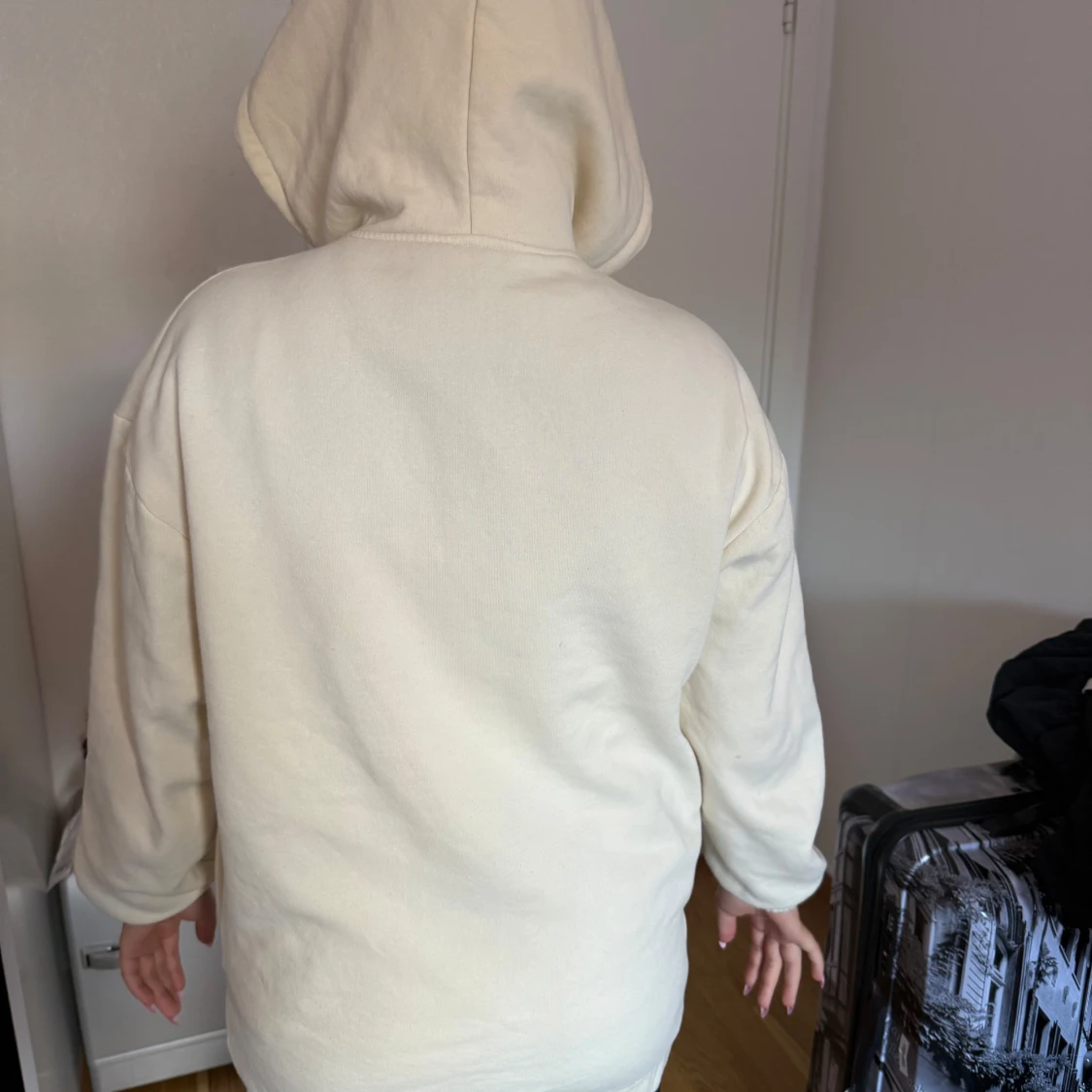 Oversized vit hoodie från Lindex - 1