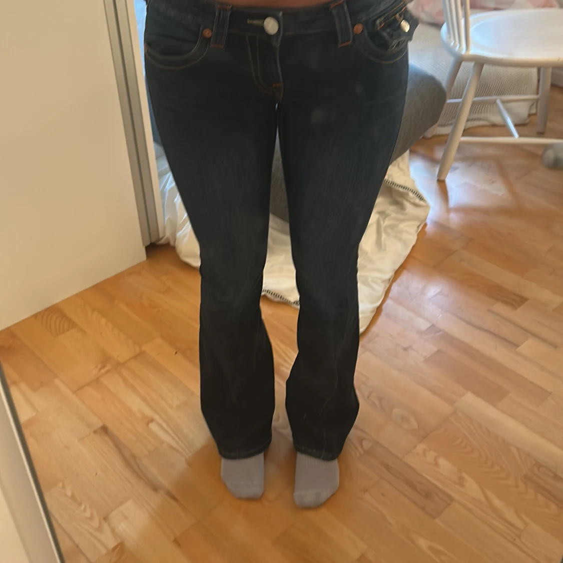 Mörkblå bootcut jeans från True Religion